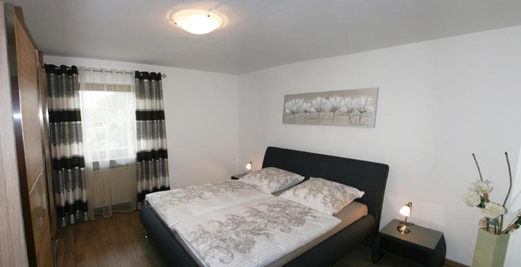 Postel nebo postele na pokoji v ubytování Ferienwohnung Tahedl
