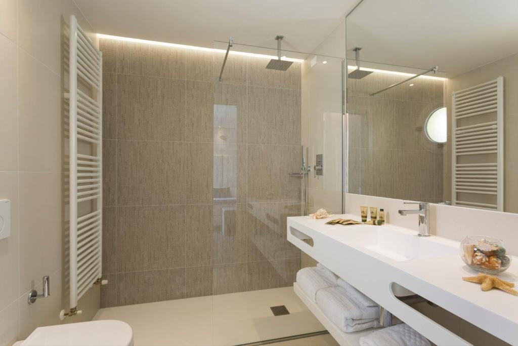 Koupelna v ubytování Astoria Suite Hotel