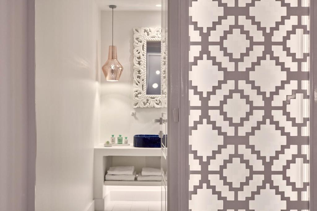 Kúpeľňa v ubytovaní Katikies Mykonos - The Leading Hotels of the World