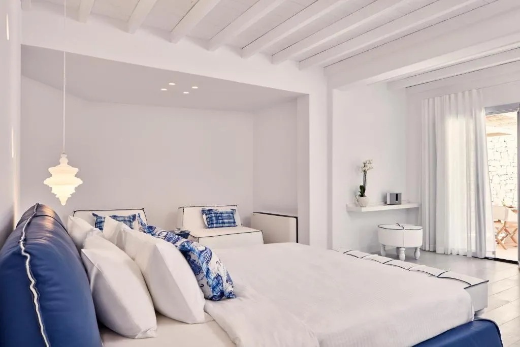 Master Suite with Private Pool and Sea View