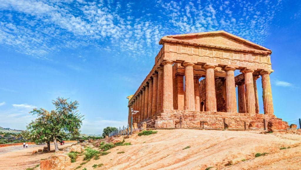 a temple on a hill with a blue sky at B&B Certe Notti in Agrigento