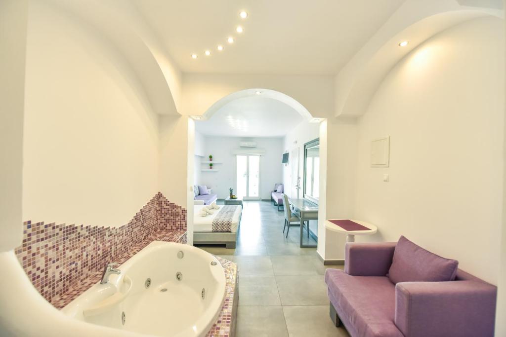 Queen Boutique Suites - 6