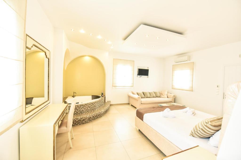 Queen Boutique Suites - 3