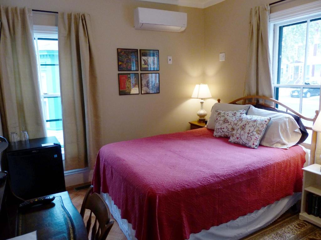 Davis Square Inn - Queen Room - Disability Access