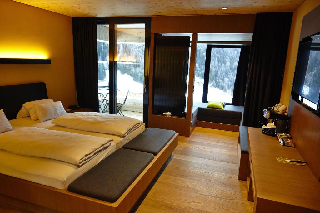 Postel nebo postele na pokoji v ubytování Gradonna Mountain Resort Chalets & Hotel
