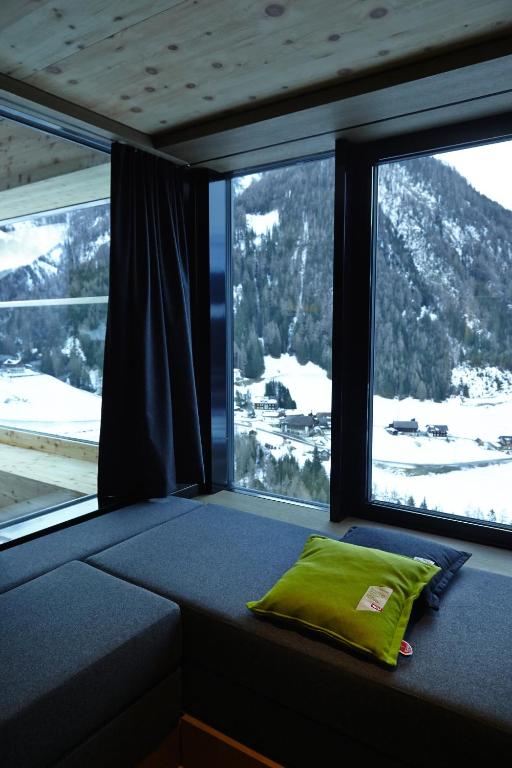 Nespecifikovaný výhled na hory nebo výhled na hory při pohledu z hotelu