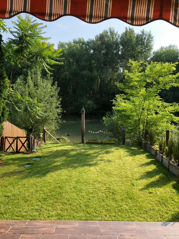 Vonkajšia záhrada v ubytovaní Vml Premium Apartman