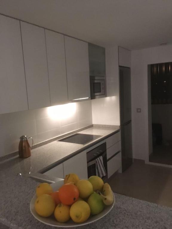 A kitchen or kitchenette at Oriuelha Costa Terrazas de Campoamor