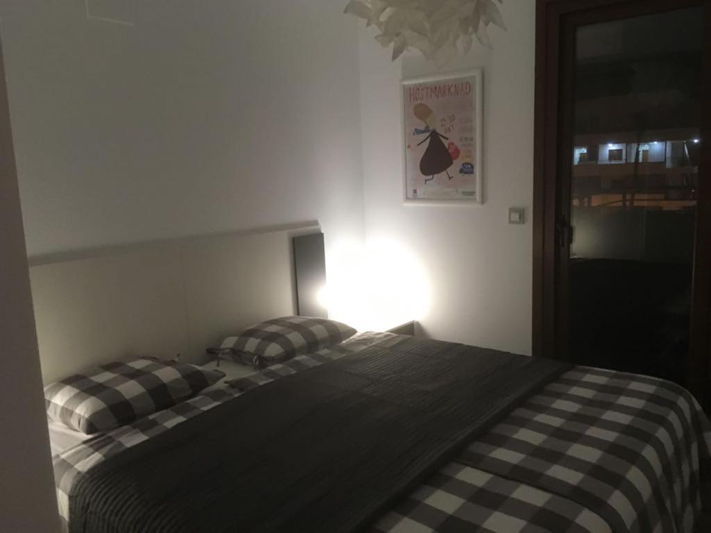 A bed or beds in a room at Oriuelha Costa Terrazas de Campoamor