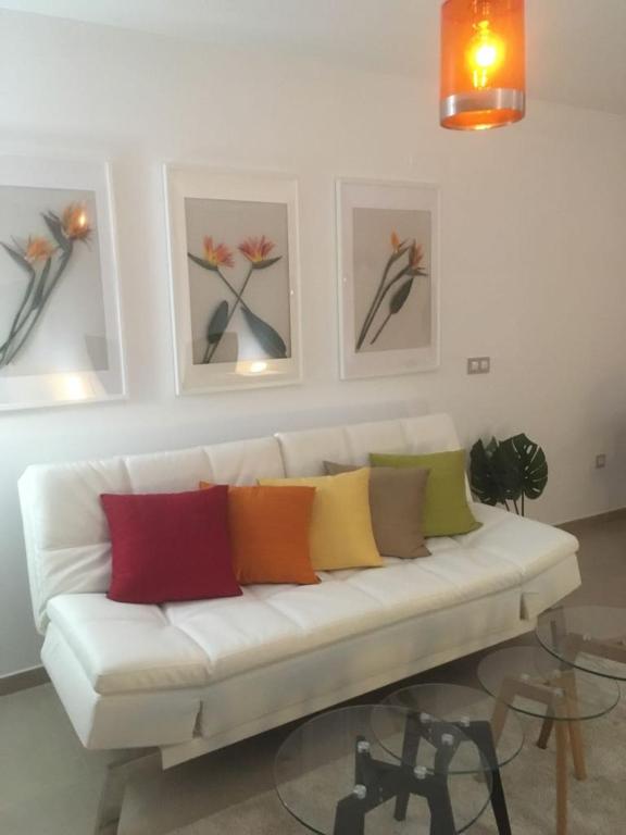A seating area at Oriuelha Costa Terrazas de Campoamor