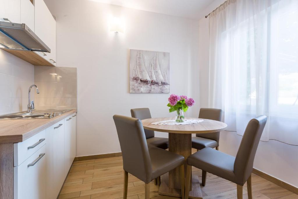 Kuchyň nebo kuchyňský kout v ubytování Guest house "Litus"