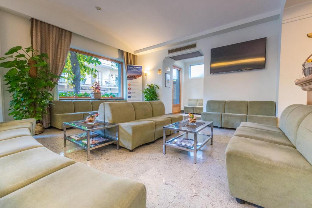 Posezení v ubytování Hotel Gardenia Sorrento, Ascend Hotel Collection