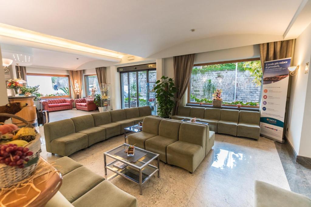 Posezení v ubytování Hotel Gardenia Sorrento, Ascend Hotel Collection