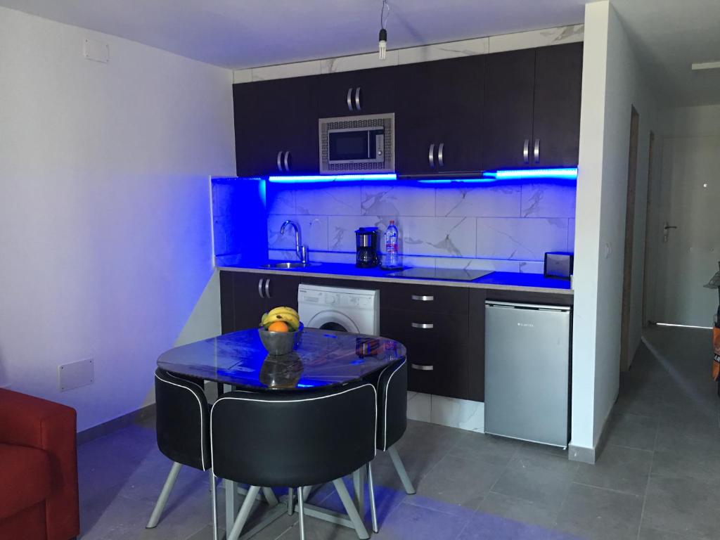 a blue kitchen with a small table in a room at Apartamento con Vistas al Mar in Playa del Ingles