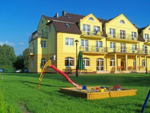 Plac zabaw dla dzieci w obiekcie Villa Sylvia