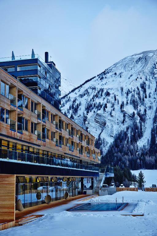 Nespecifikovaný výhled na hory nebo výhled na hory při pohledu z hotelu