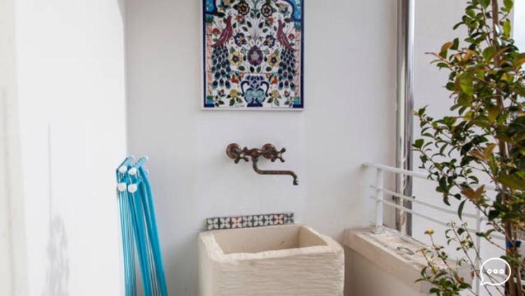 a bathroom with a picture hanging on the wall at Le Terrazze in Otranto