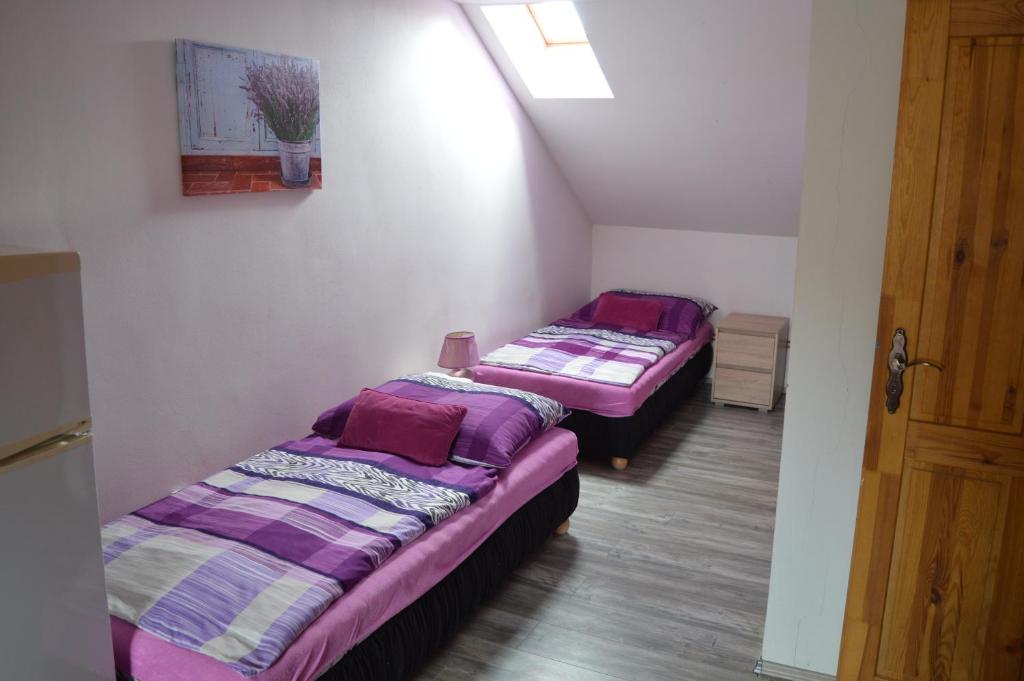 Postel nebo postele na pokoji v ubytování Guest House Haklův Mlýn