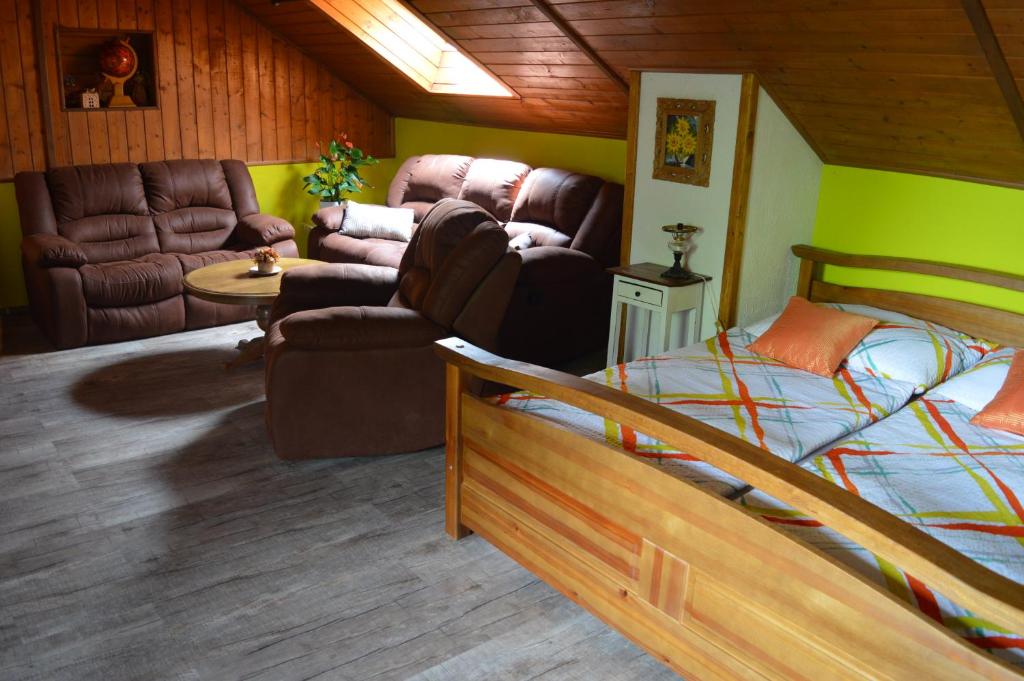 Posezení v ubytování Guest House Haklův Mlýn