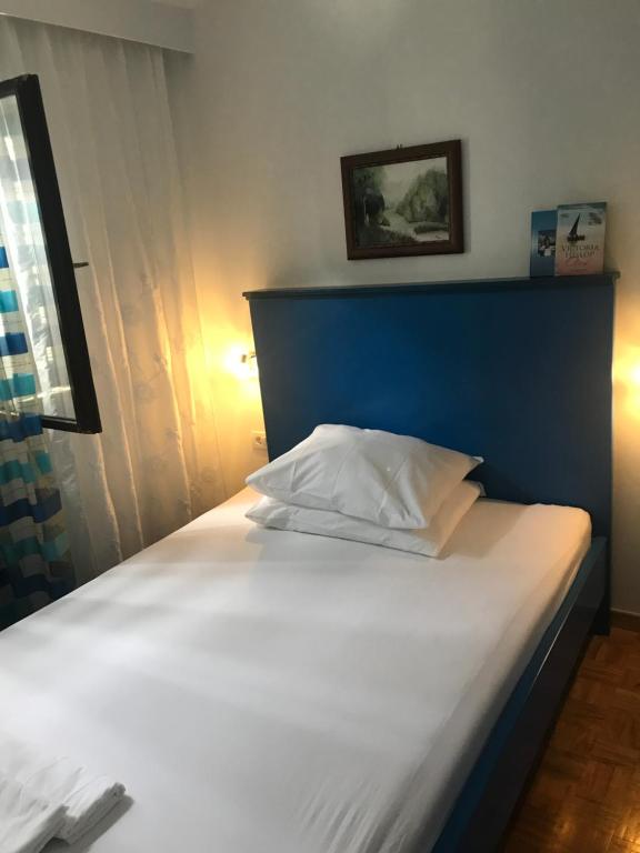 Postel nebo postele na pokoji v ubytování Sara Apartments Baska Voda