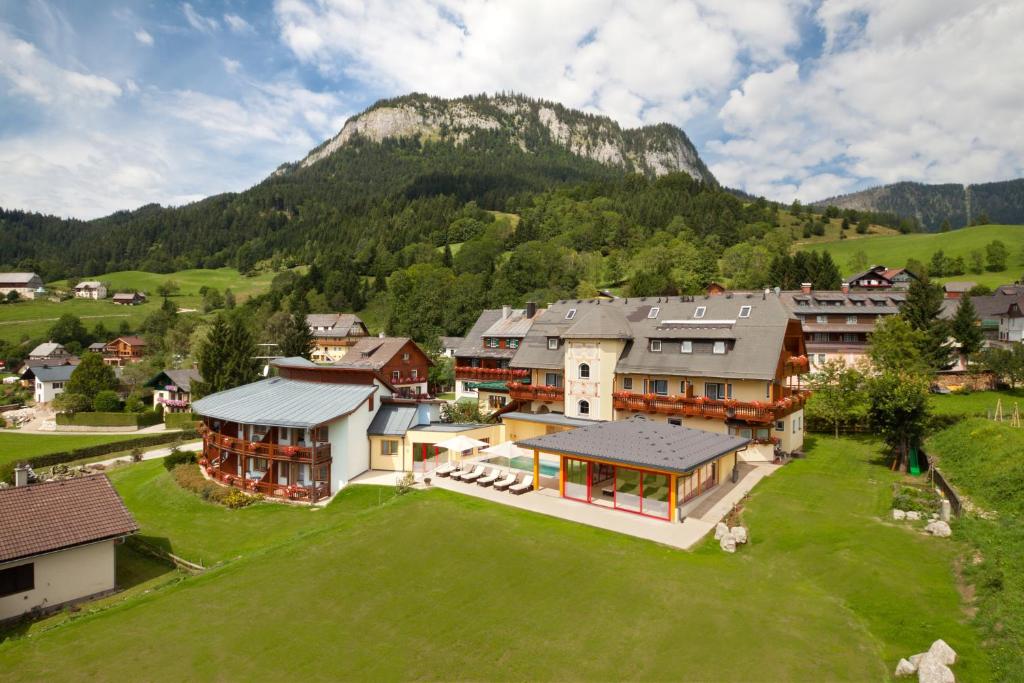 an aerial view of a town with a mountain at Der Hechl in Tauplitz