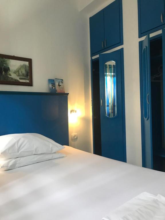 Postel nebo postele na pokoji v ubytování Sara Apartments Baska Voda