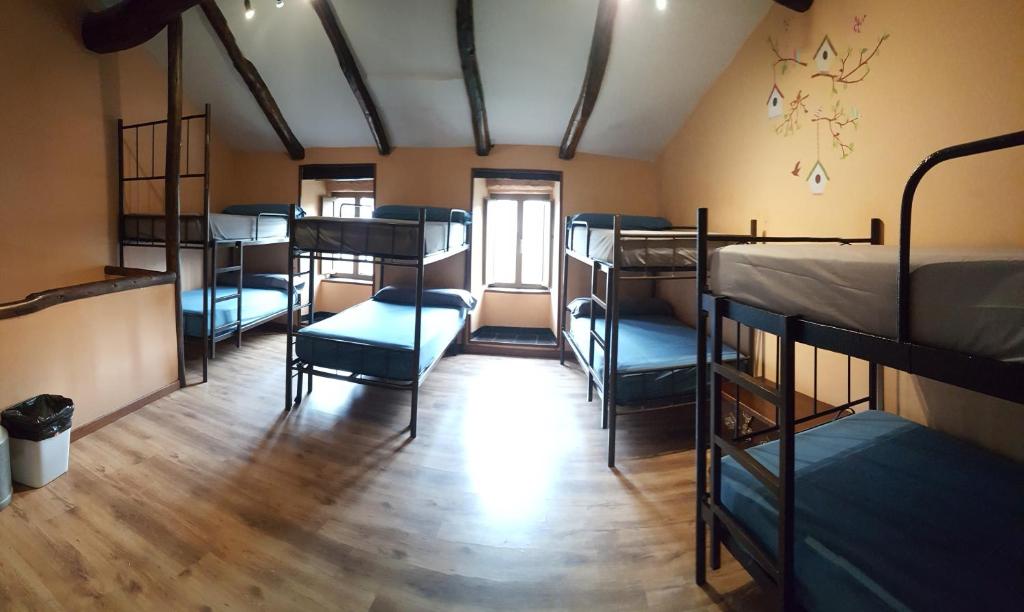 Postel nebo postele na pokoji v ubytování Pensión Albergue A Pedra