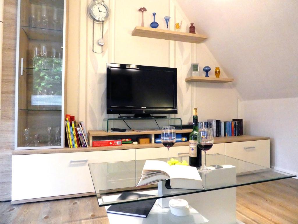 TV a/nebo společenská místnost v ubytování Peedy's luxuriöse 60m² Wohnung mit Balkonterrasse