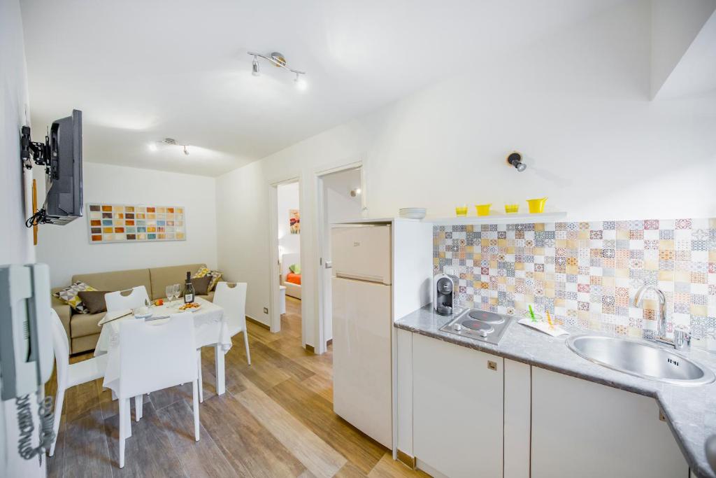 A kitchen or kitchenette at Marechiaro House
