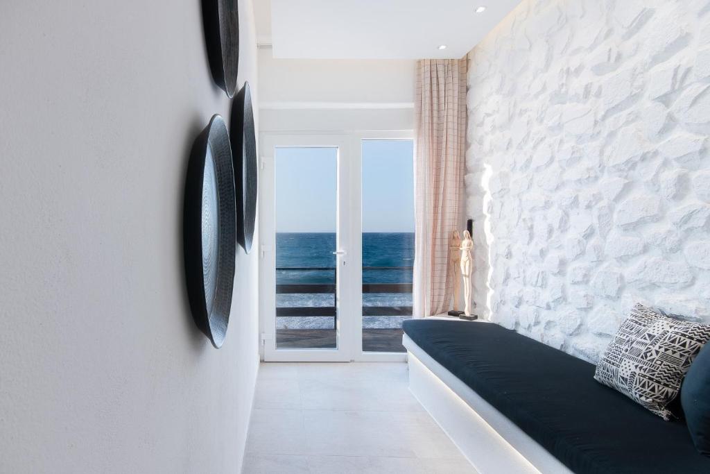 Portara Seaside Luxury Suites - 7