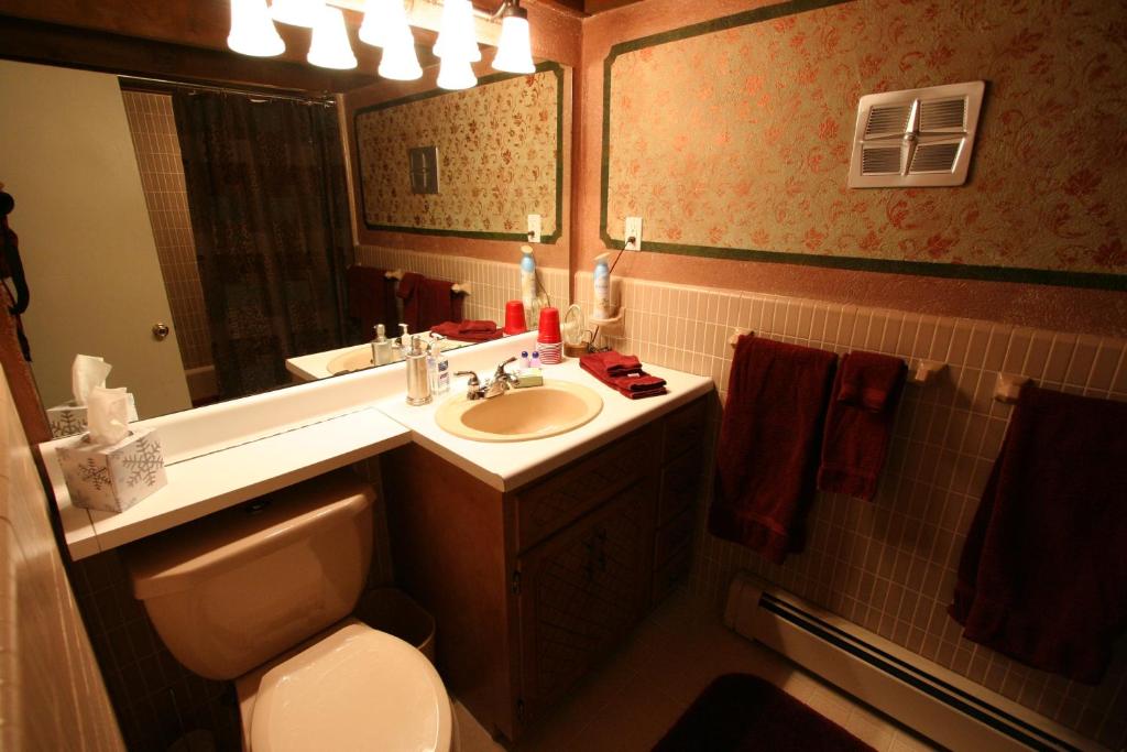 Alpenhof Bed & Breakfast - Deluxe King Room