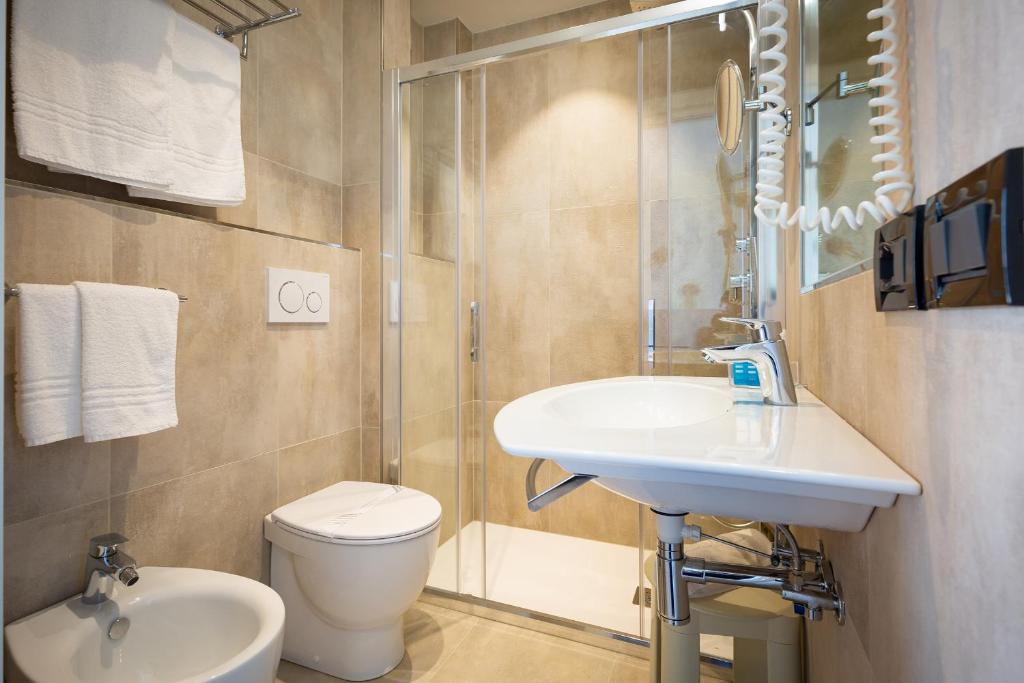 Koupelna v ubytování Hotel Tritone