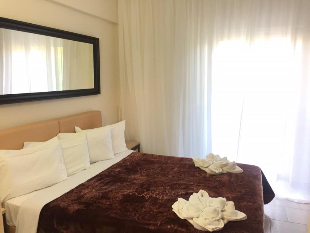 Postel nebo postele na pokoji v ubytování Hotel Alexandros II