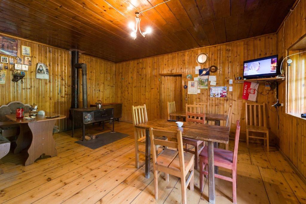 TV a/nebo společenská místnost v ubytování Mushkudiani Manor