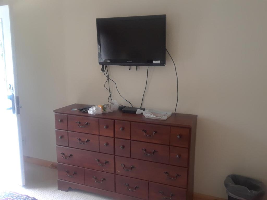TV a/nebo společenská místnost v ubytování Mt Baker Hotel