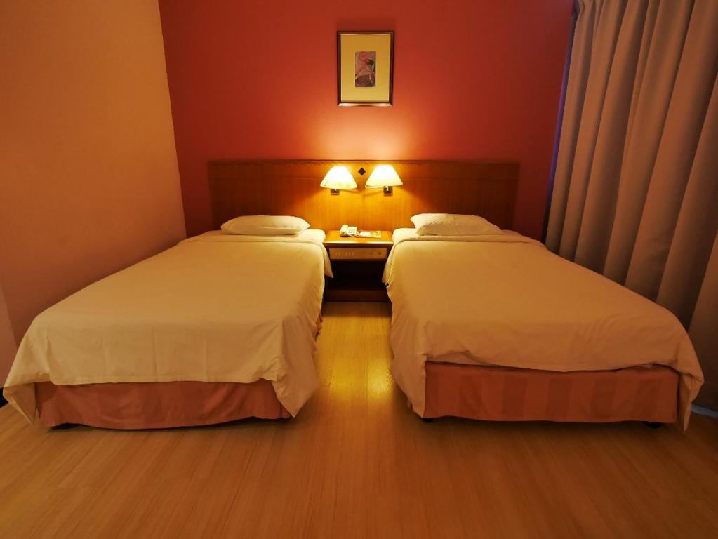 Postel nebo postele na pokoji v ubytování Premier Hotel