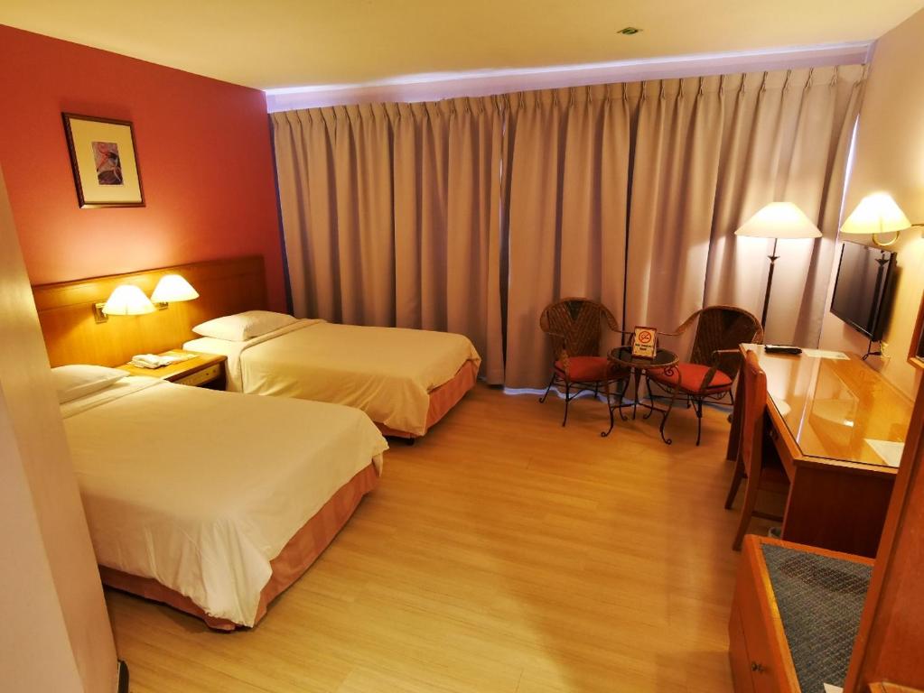 Postel nebo postele na pokoji v ubytování Premier Hotel