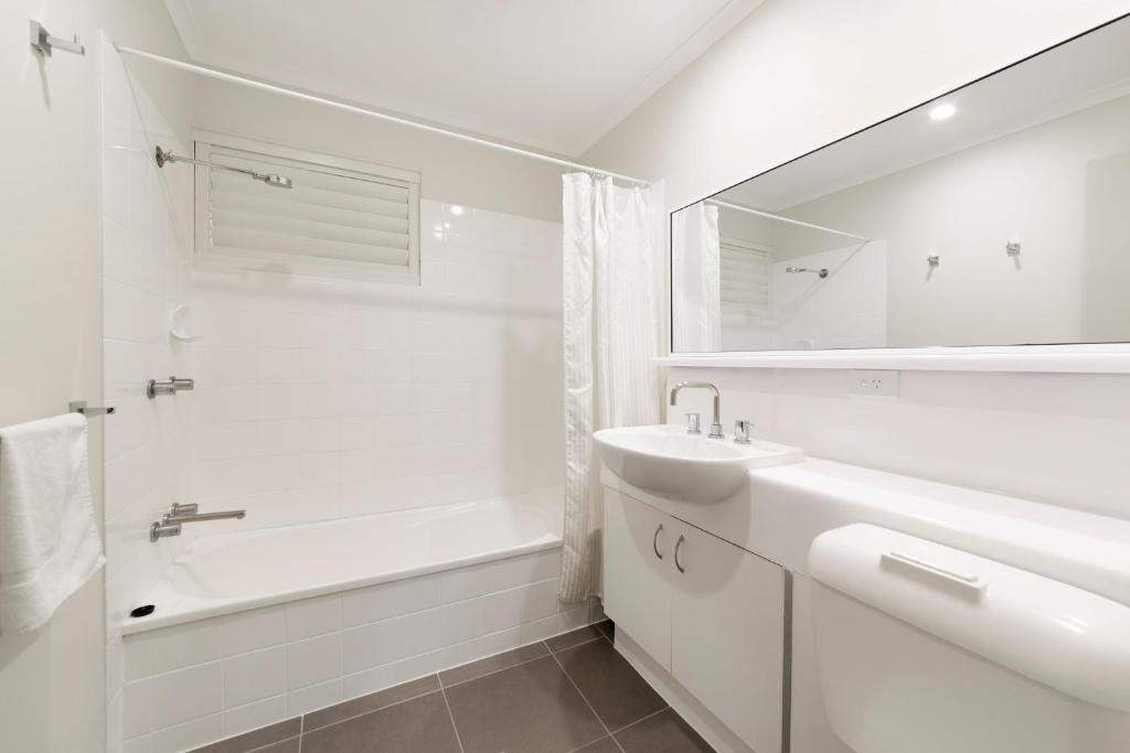 Mt Ommaney Hotel Apartments - Executive Suite