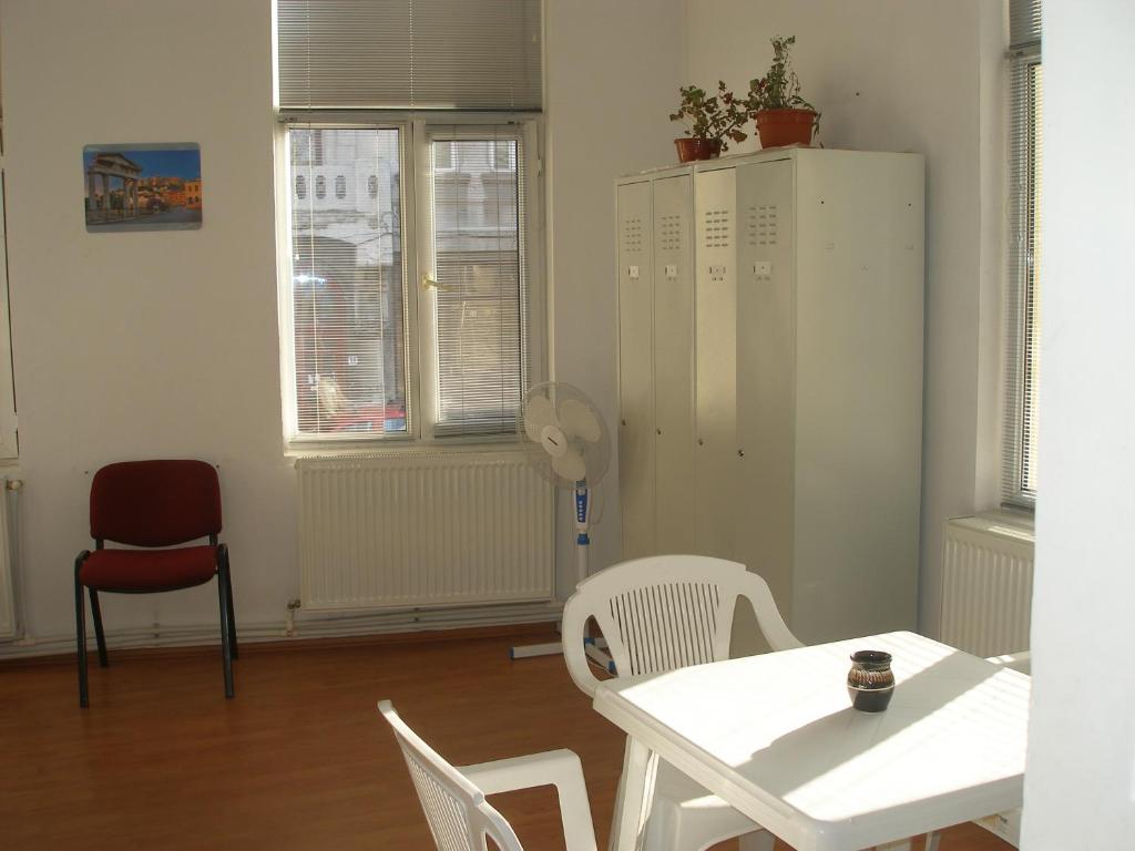 Kuchyň nebo kuchyňský kout v ubytování Kretan Hostel