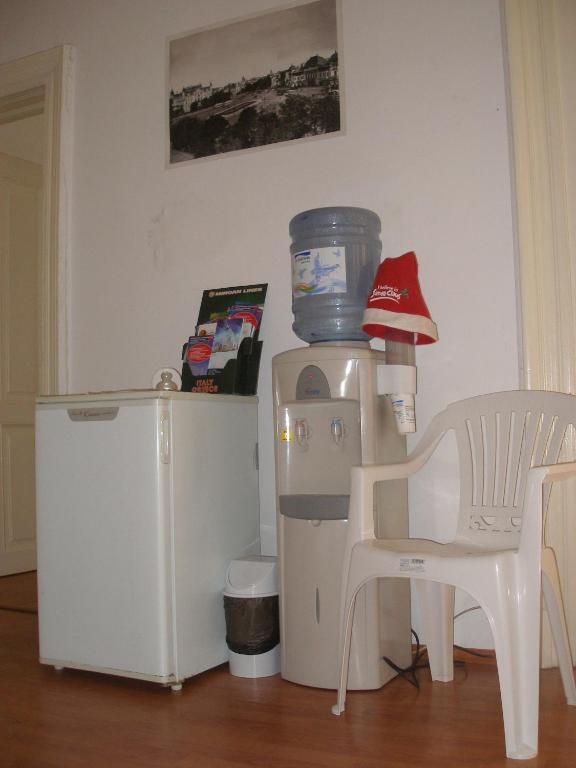 TV a/nebo společenská místnost v ubytování Kretan Hostel