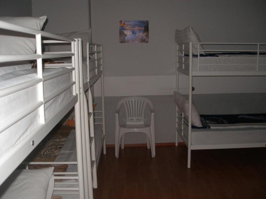 Palanda nebo palandy na pokoji v ubytování Kretan Hostel