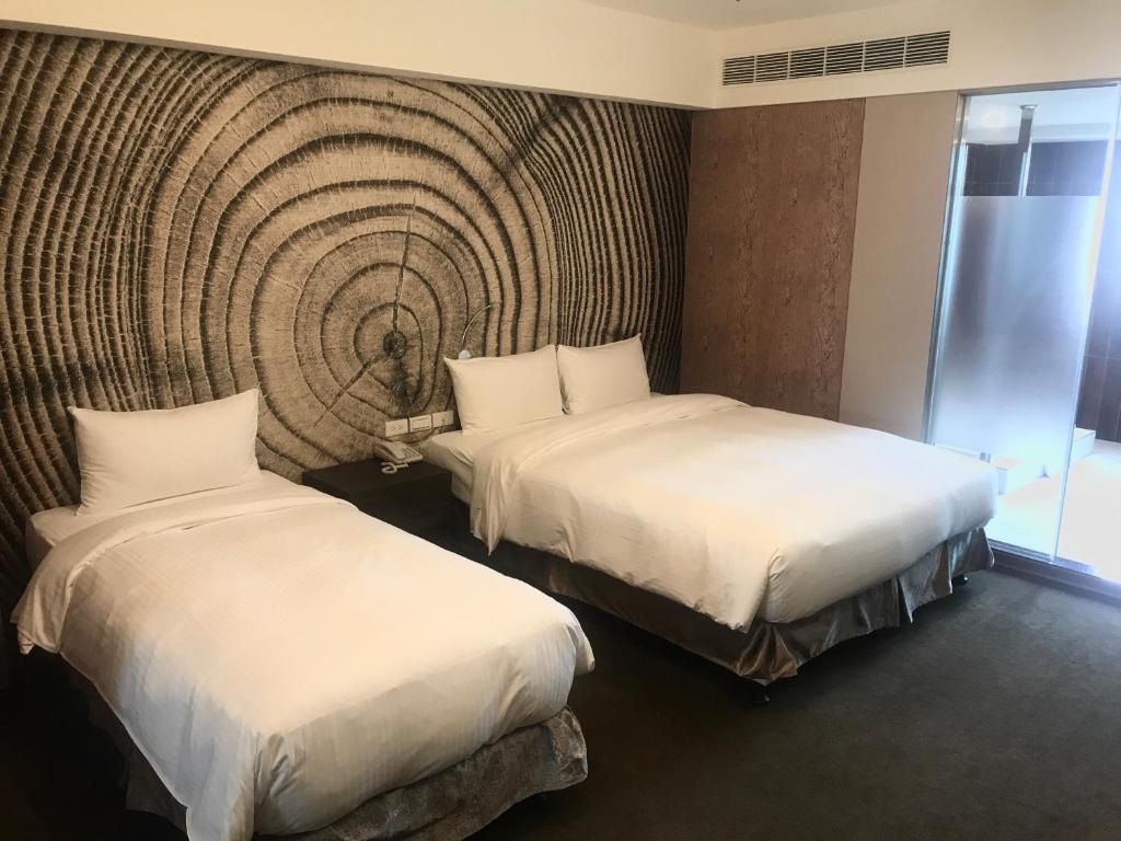 Postel nebo postele na pokoji v ubytování Fairytale Yi Su Hotspring Hotel