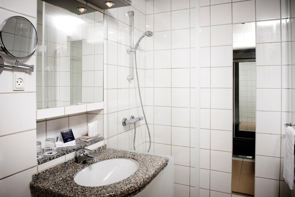 Koupelna v ubytování Munkebjerg Hotel