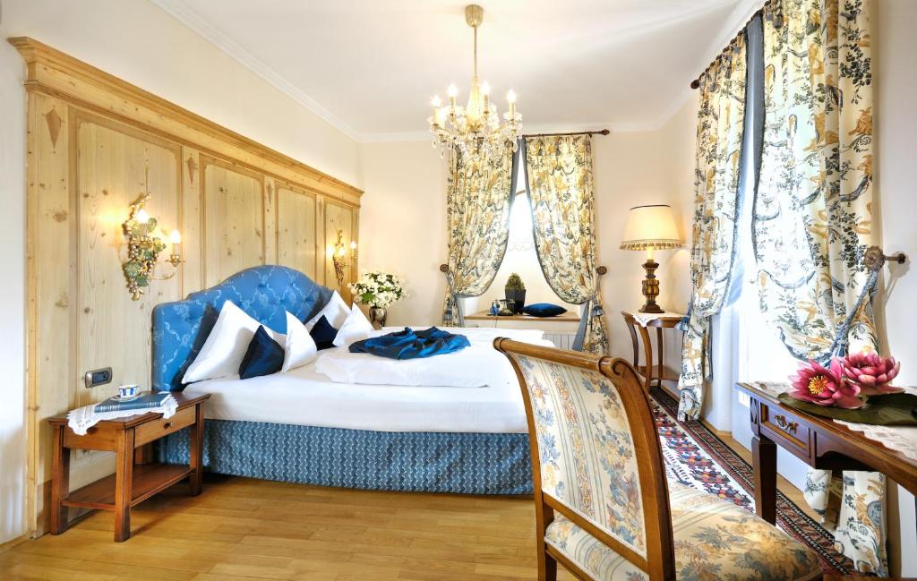 Postel nebo postele na pokoji v ubytování Schloss Hotel Korb