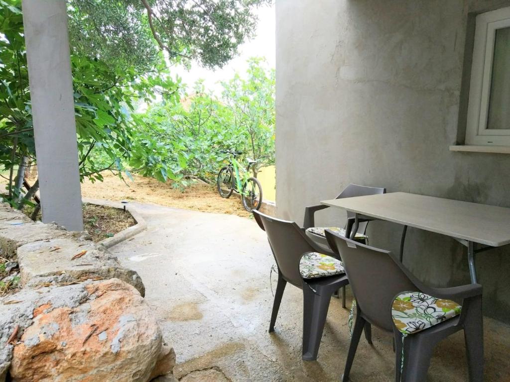 Vonkajšia záhrada v ubytovaní Apartment Rozi