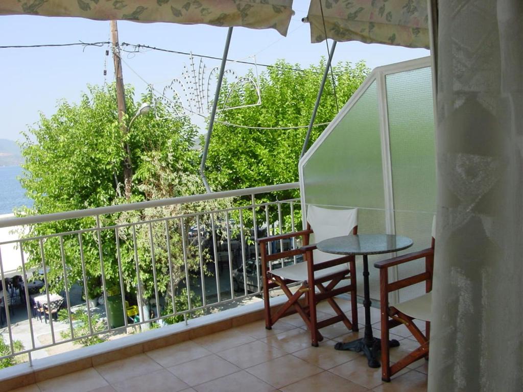 A balcony or terrace at Glaros Studios