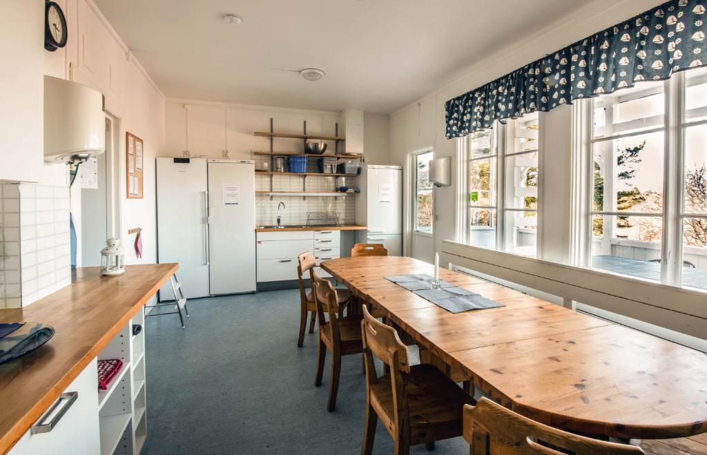 Kuchyň nebo kuchyňský kout v ubytování Hostel Utö