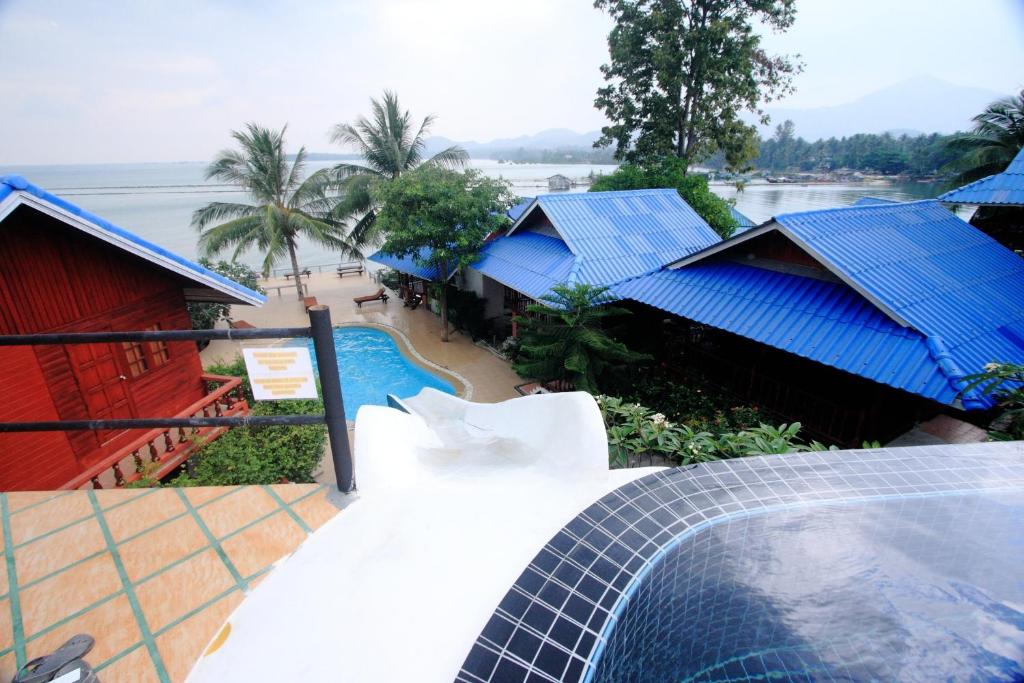Bazén v ubytování Tharathip Resort Koh Phangan - SHA Plus nebo v jeho okolí
