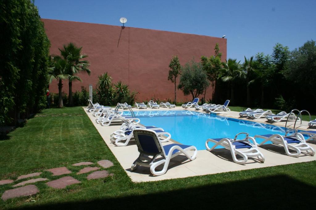 Baseinas apgyvendinimo įstaigoje Hotel Relax Marrakech arba netoliese