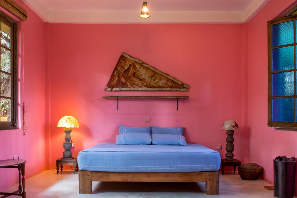 Postel nebo postele na pokoji v ubytování The Kandy Samadhicentre